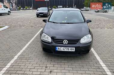 Хэтчбек Volkswagen Golf 2005 в Луцке