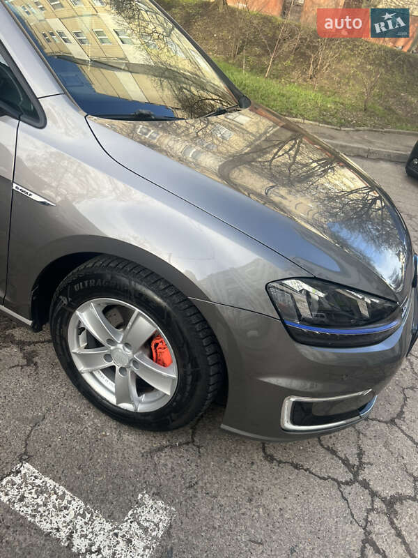 Хэтчбек Volkswagen Golf 2014 в Львове