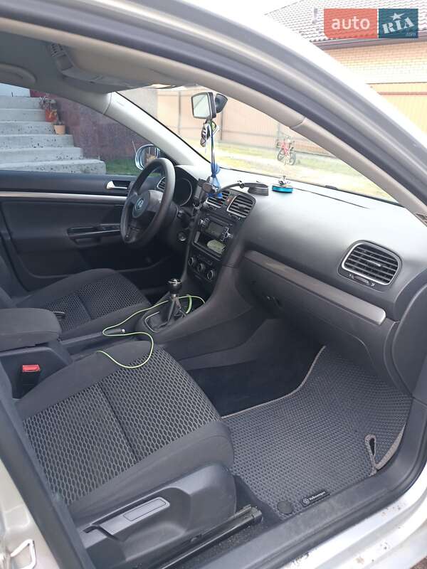 Универсал Volkswagen Golf 2010 в Маневичах
