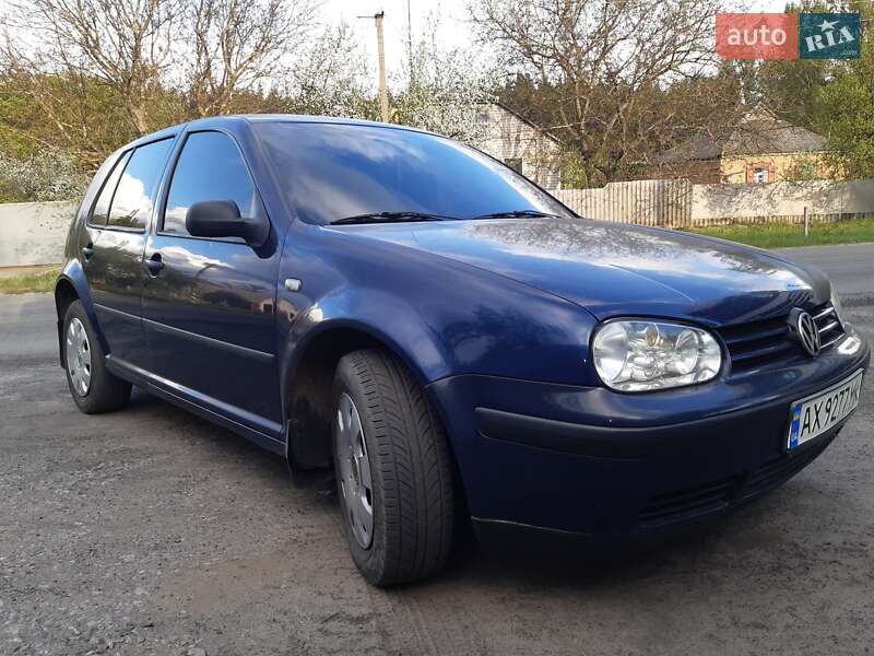 Хэтчбек Volkswagen Golf 2001 в Краснограде