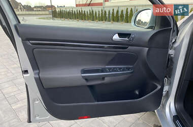 Універсал Volkswagen Golf 2010 в 