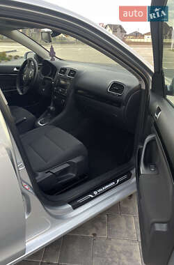 Універсал Volkswagen Golf 2010 в 