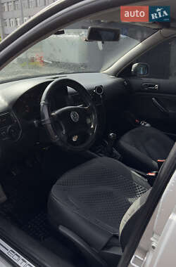 Хэтчбек Volkswagen Golf 2001 в 