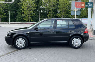 Хетчбек Volkswagen Golf 2002 в 