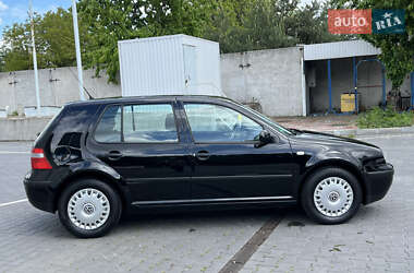 Хетчбек Volkswagen Golf 2002 в 