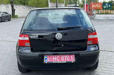 Хетчбек Volkswagen Golf 2002 в 