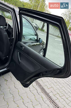 Хетчбек Volkswagen Golf 2002 в 