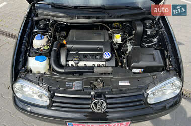 Хетчбек Volkswagen Golf 2002 в 
