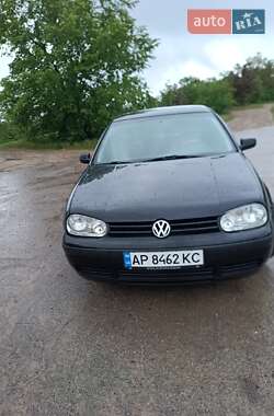 Хетчбек Volkswagen Golf 1999 в 