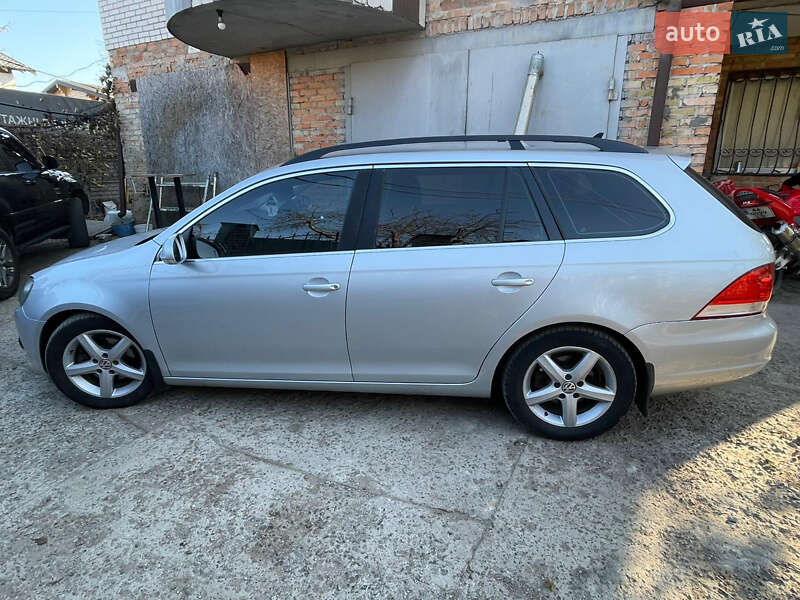 Універсал Volkswagen Golf 2012 в Києві