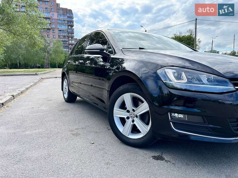 Хетчбек Volkswagen Golf 2016 в 