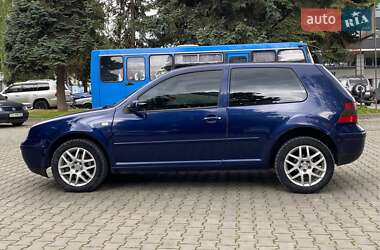 Хэтчбек Volkswagen Golf 2002 в 