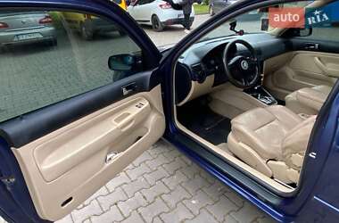 Хэтчбек Volkswagen Golf 2002 в 