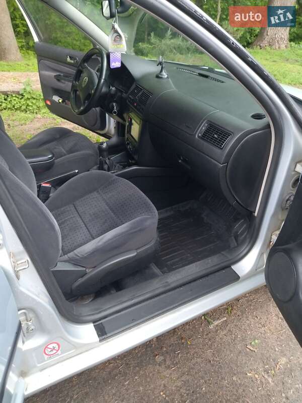 Универсал Volkswagen Golf 2000 в Добросине