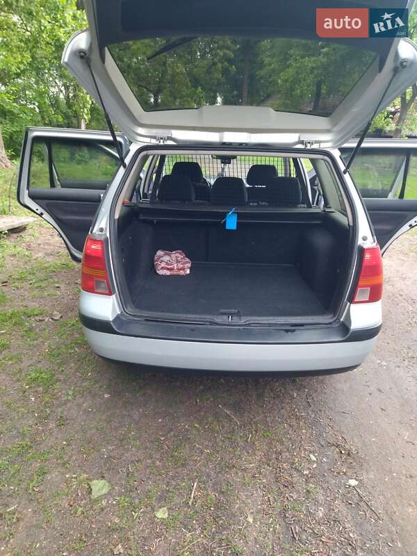 Универсал Volkswagen Golf 2000 в Добросине