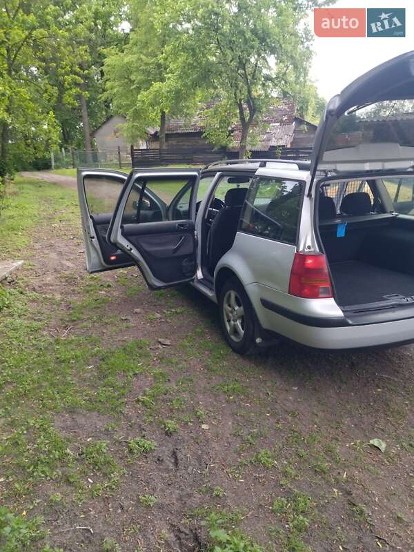 Универсал Volkswagen Golf 2000 в Добросине
