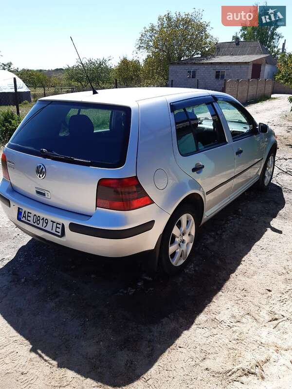 Хэтчбек Volkswagen Golf 2002 в Днепре