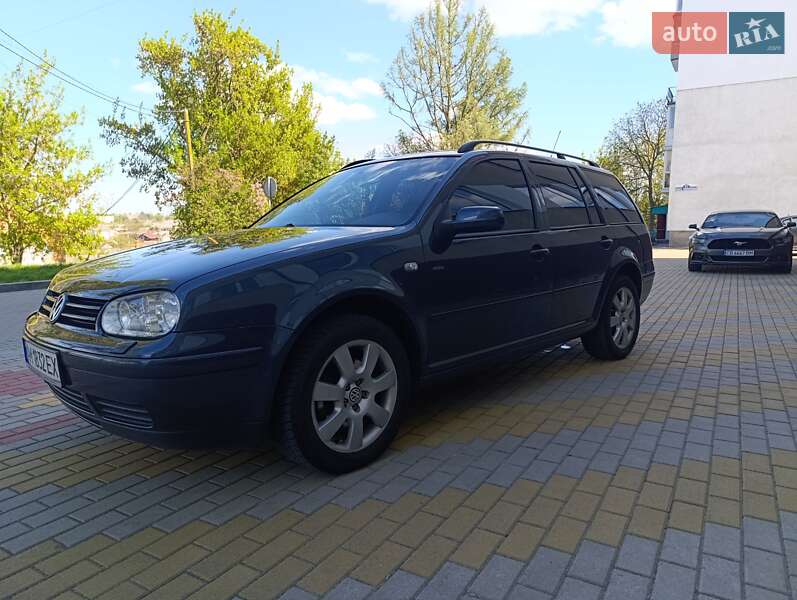 Универсал Volkswagen Golf 2004 в Звягеле