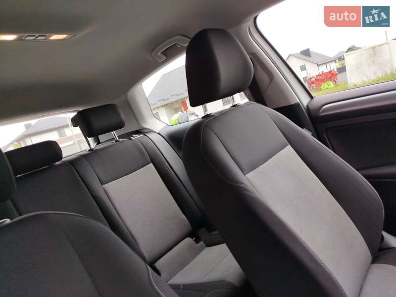Хетчбек Volkswagen Golf 2014 в Рівному
