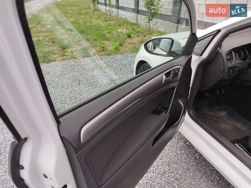Хетчбек Volkswagen Golf 2014 в Рівному