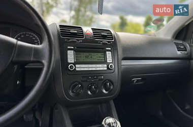Хэтчбек Volkswagen Golf 2007 в 