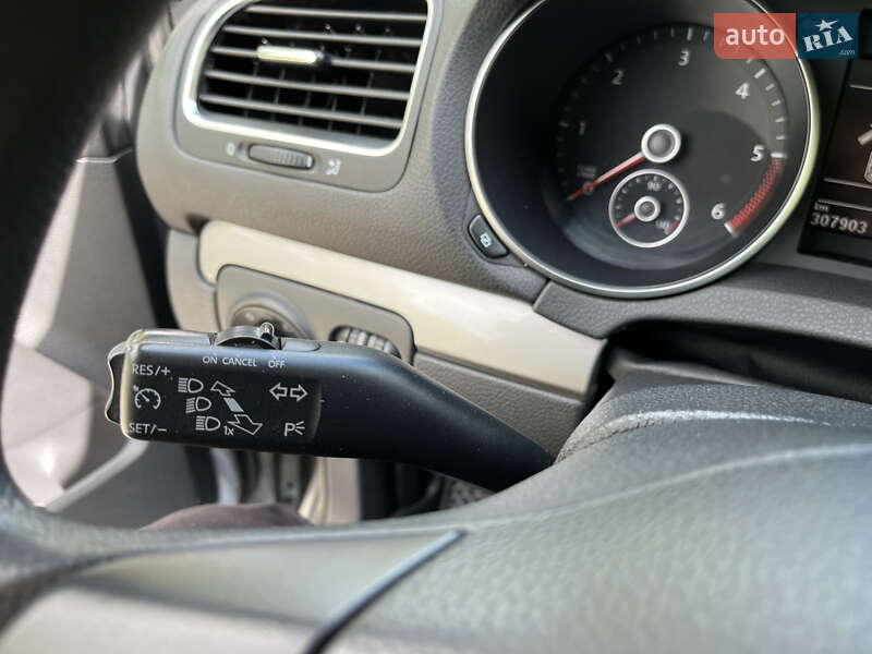 Универсал Volkswagen Golf 2011 в Буче