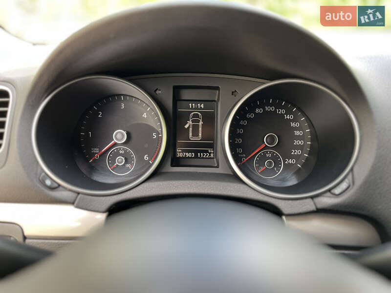 Универсал Volkswagen Golf 2011 в Буче