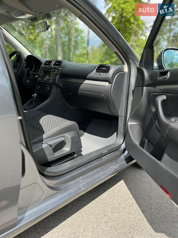 Универсал Volkswagen Golf 2011 в Буче