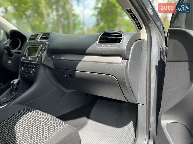 Универсал Volkswagen Golf 2011 в Буче
