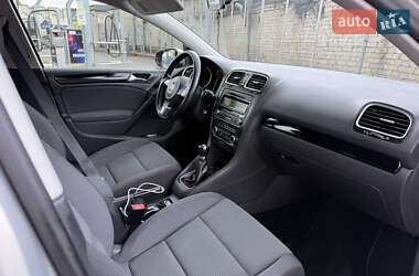 Хетчбек Volkswagen Golf 2010 в 