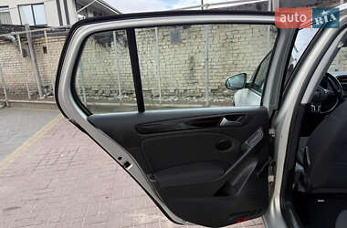 Хетчбек Volkswagen Golf 2010 в 
