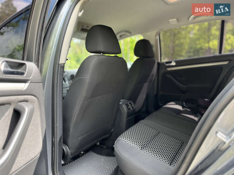 Универсал Volkswagen Golf 2011 в Буче