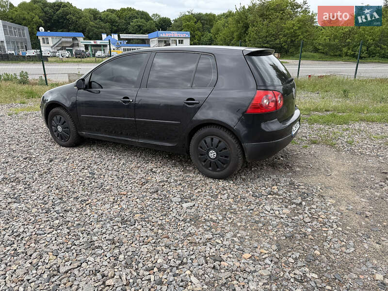 Хэтчбек Volkswagen Golf 2005 в Полтаве