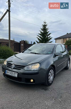 Хэтчбек Volkswagen Golf 2004 в Запорожье
