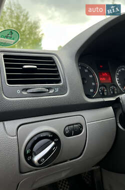 Хэтчбек Volkswagen Golf 2004 в 
