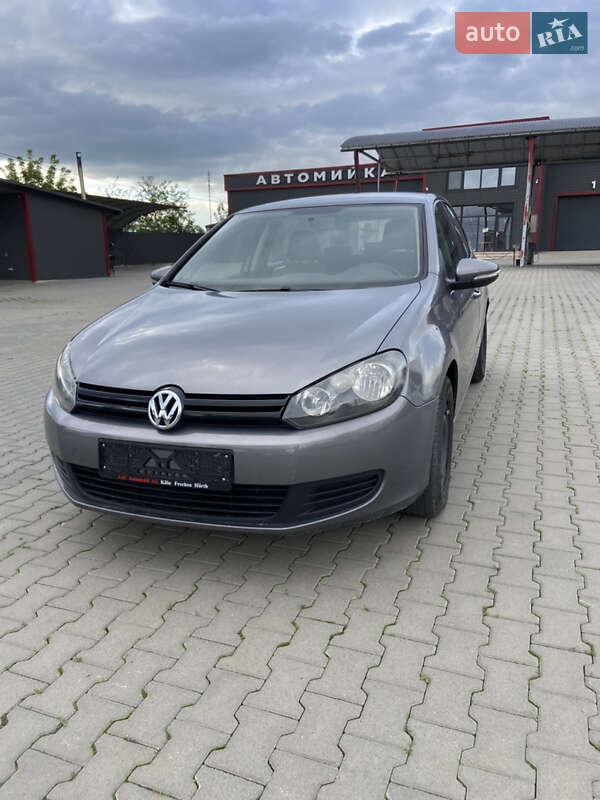 Хэтчбек Volkswagen Golf 2009 в 
