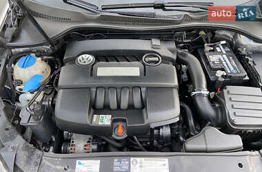 Хэтчбек Volkswagen Golf 2009 в 