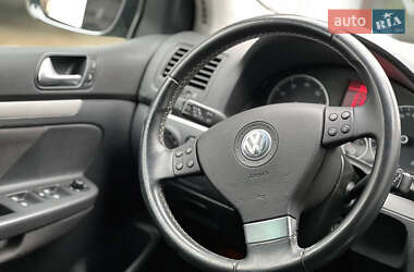 Хэтчбек Volkswagen Golf 2008 в 