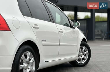 Хетчбек Volkswagen Golf 2008 в 