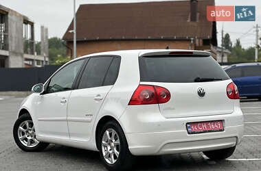 Хетчбек Volkswagen Golf 2008 в 