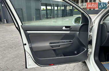 Хетчбек Volkswagen Golf 2008 в 