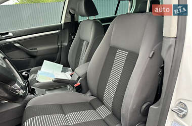 Хетчбек Volkswagen Golf 2008 в 