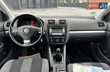 Хетчбек Volkswagen Golf 2008 в 