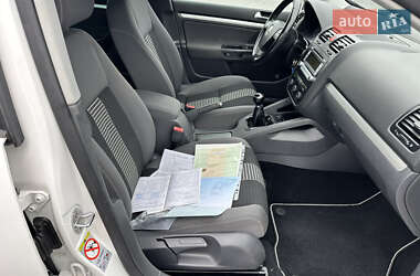 Хетчбек Volkswagen Golf 2008 в 