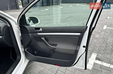 Хетчбек Volkswagen Golf 2008 в 