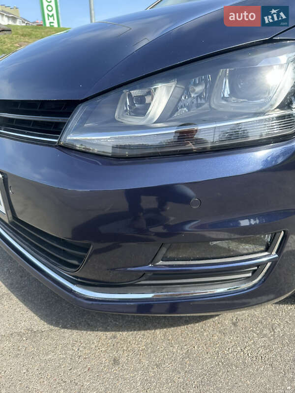 Хэтчбек Volkswagen Golf 2014 в Киеве