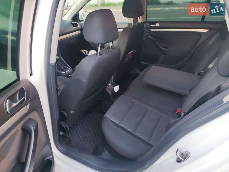 Универсал Volkswagen Golf 2010 в Киеве