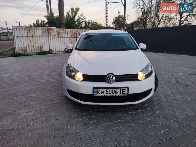 Универсал Volkswagen Golf 2010 в Киеве