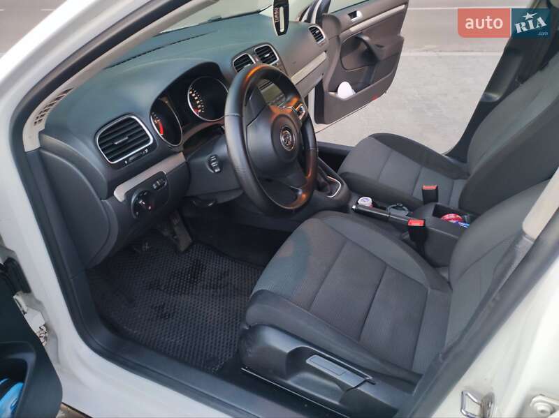 Универсал Volkswagen Golf 2010 в Киеве