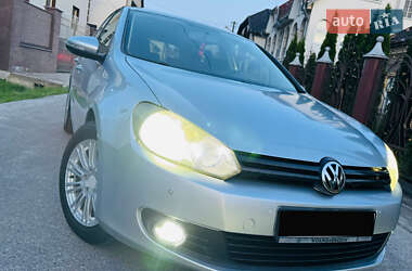 Хетчбек Volkswagen Golf 2009 в 
